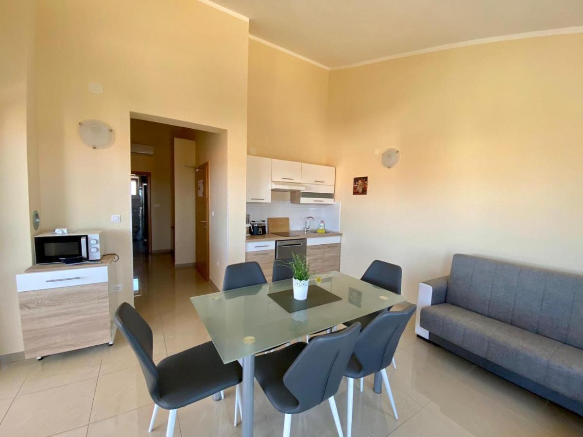 Ferienwohnung Atrium Novalja Exterior foto
